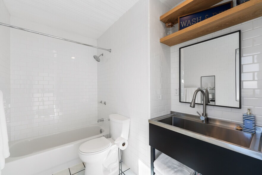 More Photos Of 267 W Sixth St, Port Orford Storefront Retail Residential For Sale