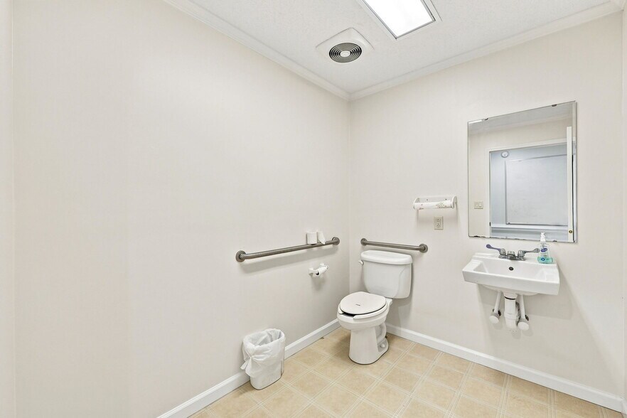 More Photos Of 1708 S Mebane St, Burlington Office For Sale