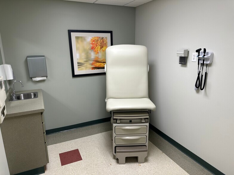 More Photos Of 1200-1620 W 75th St, Downers Grove Unknown For Lease