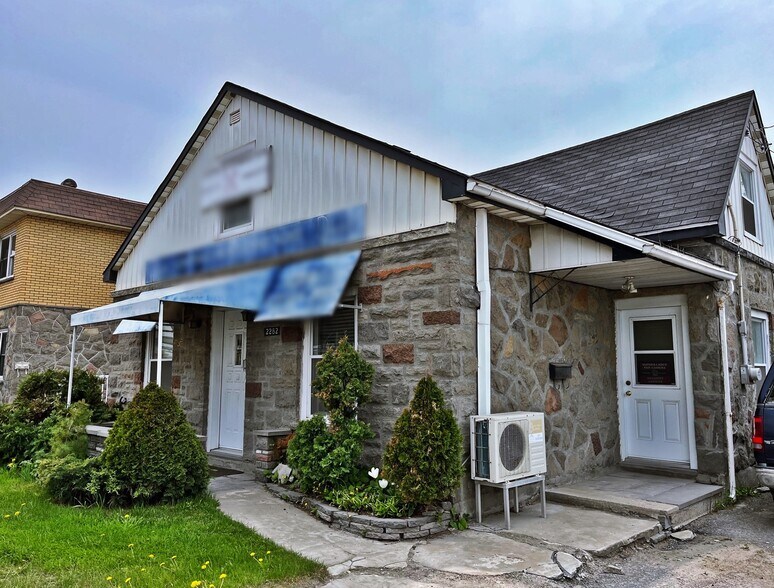 More Photos Of 2282 Boul Des Laurentides, Laval Office For Sale