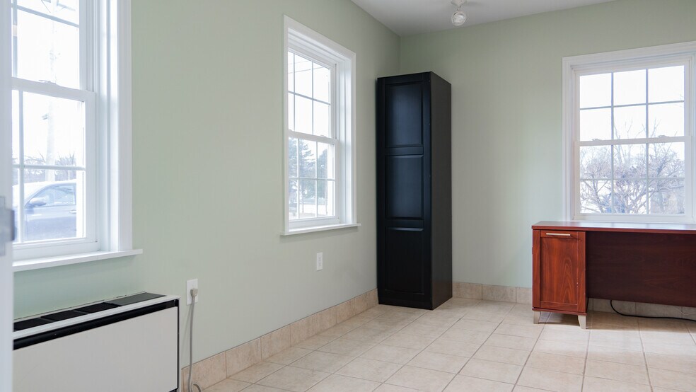 More Photos Of 218 Oak St, Grove City Office For Lease