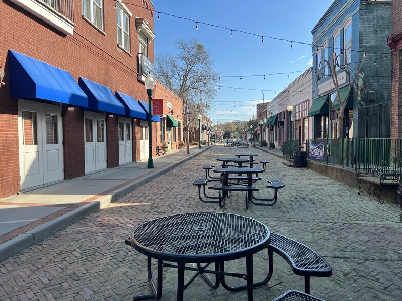 More Photos Of 237 S Cedar St, Summerville Unknown For Lease