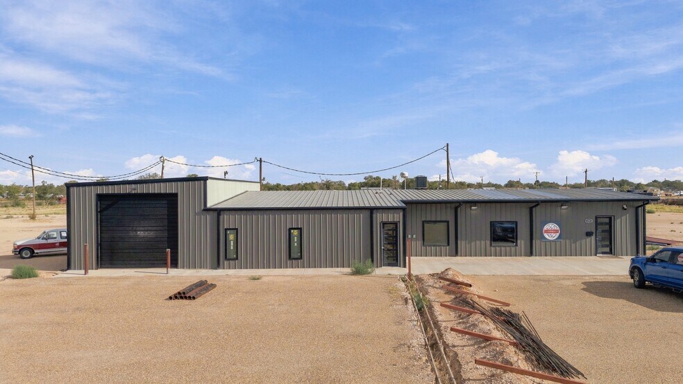 More Photos Of 1801 13th St, Levelland Light Distribution For Sale