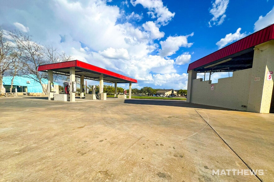 More Photos Of 303 Thousand Oaks Blvd, Georgetown Carwash For Sale