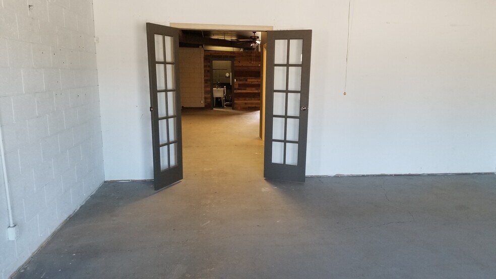 More Photos Of 7627-7633 Highland Rd, Waterford Storefront Retail Office For Sale