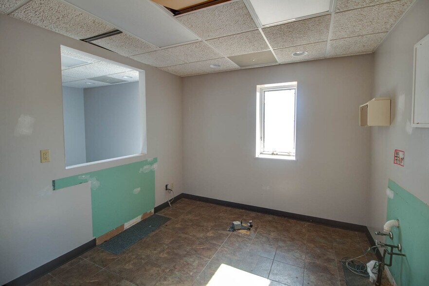 More Photos Of 201 McCausland St, Carlinville General Retail For Sale