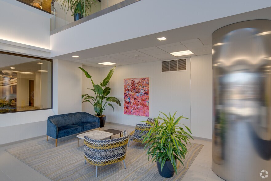 More Photos Of 707 Skokie Blvd, Northbrook Unknown For Lease