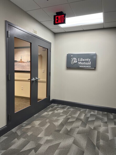 More Photos Of 2030 Falling Waters Rd, Knoxville Office For Lease