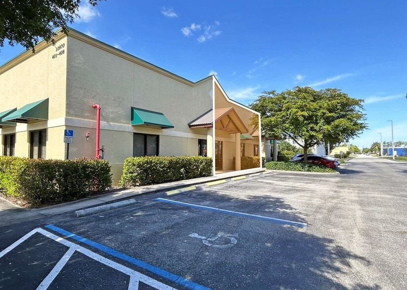 More Photos Of 10970 S Cleveland Ave, Fort Myers Office For Sale