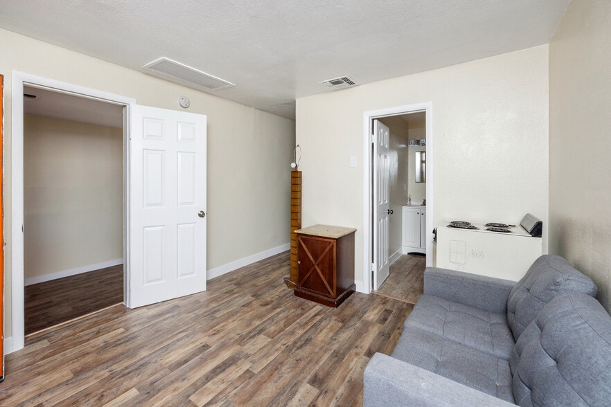 More Photos Of 409 S Montezuma St, Prescott Hotel For Sale