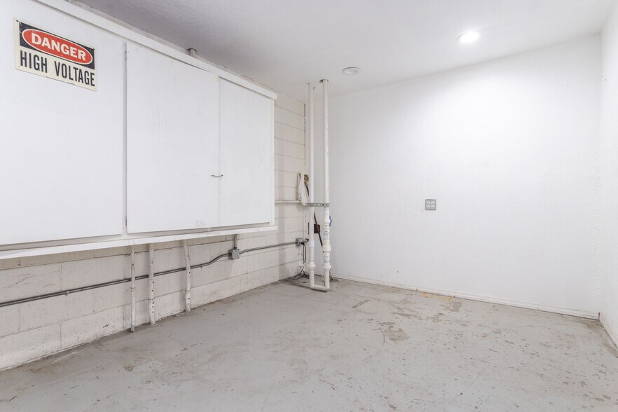 More Photos Of 661 Arroyo St, San Fernando Manufacturing For Lease