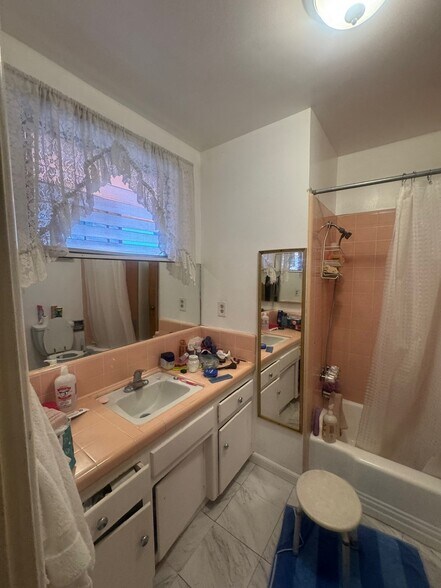 More Photos Of 410 Fischer St, Glendale Apartments For Sale