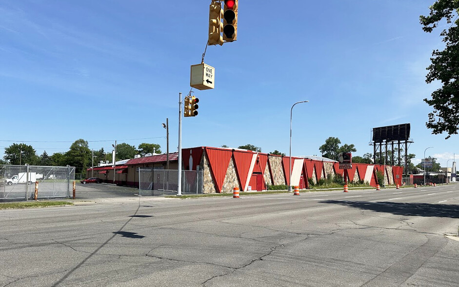 Primary Photo Of 19600 Woodward, Detroit Freestanding For Sale