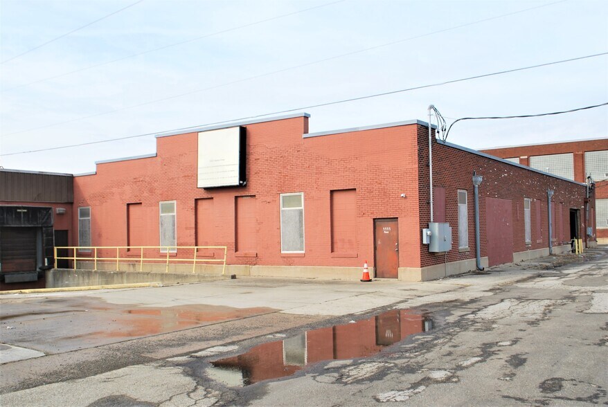 More Photos Of 1111 Seymour St, Muncie Light Manufacturing For Lease