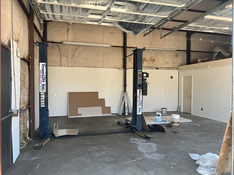 More Photos Of 424 W Henderson St, Cleburne Auto Dealership For Lease