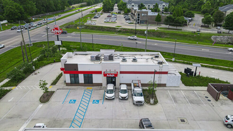 More Photos Of 5947 Creek Centre Dr, Baton Rouge General Retail For Lease