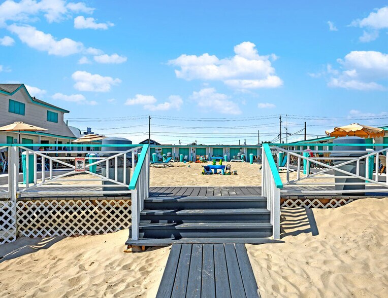 More Photos Of 2045 Ocean Blvd, Atlantic Beach Specialty For Sale