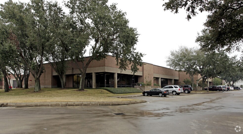 More Photos Of 13003 Southwest Fwy, Stafford Unknown For Lease