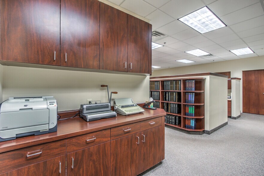 More Photos Of 1349 Galleria Dr, Henderson Office Residential For Lease