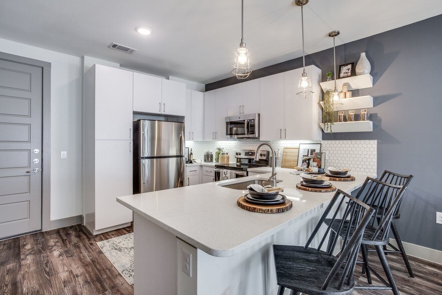 More Photos Of 195 W Davis St, Dallas Apartments For Lease