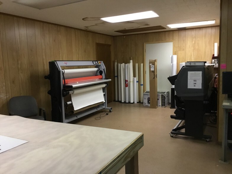 More Photos Of 1462 FM 2199, Marshall Warehouse For Lease