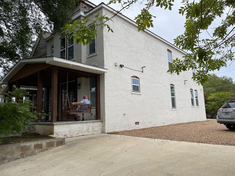 More Photos Of 924 E 8th St, Chattanooga Dormitory For Sale