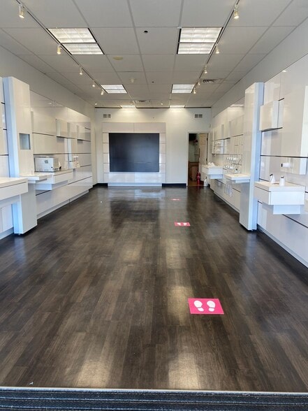 More Photos Of 9525-9655 Doral Blvd, Miami Unknown For Lease