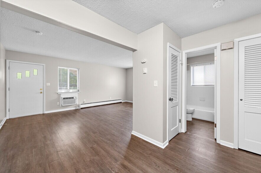 More Photos Of 8420-8438 Robinson St, Overland Park Apartments For Sale