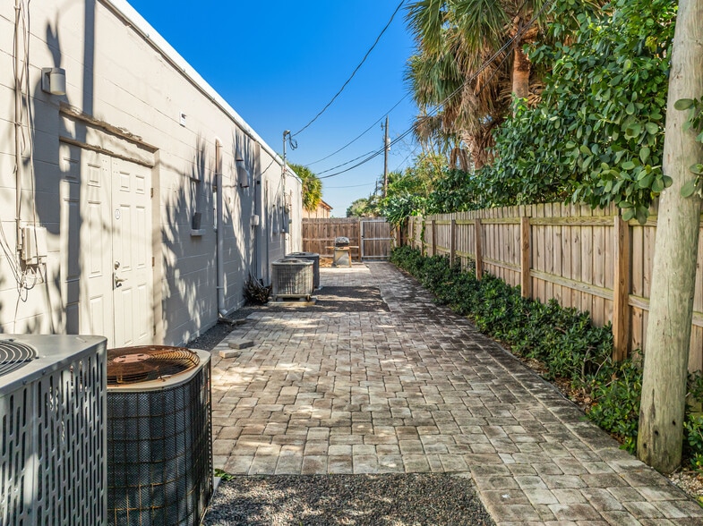 More Photos Of 105 Cleveland Ave, Cocoa Beach Unknown For Lease