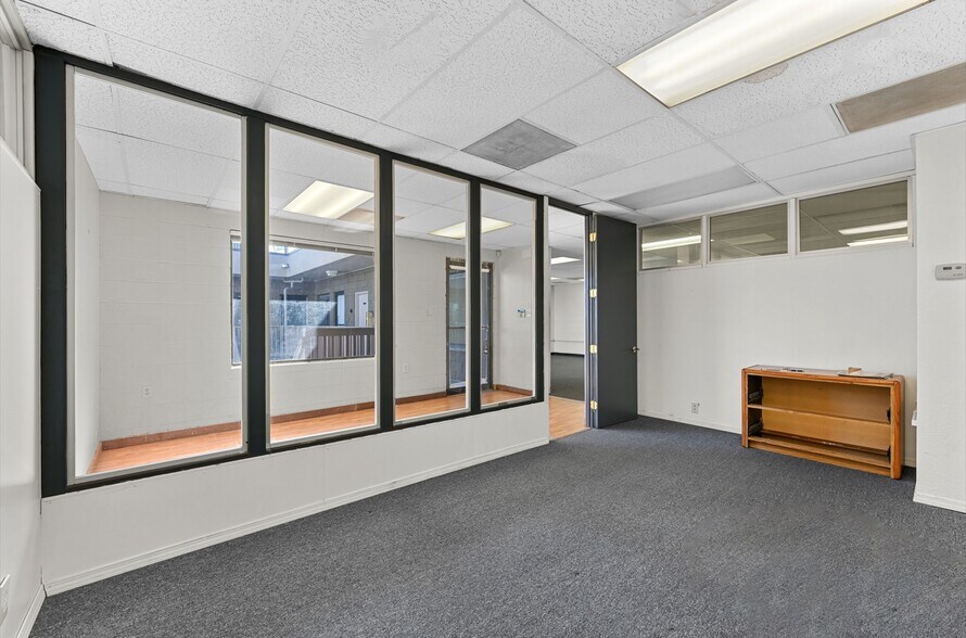 More Photos Of 4682 Iowa St, San Diego Office For Sale