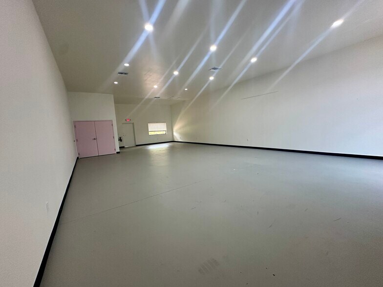 More Photos Of 741 Tillman Pl, Plant City Light Distribution For Lease