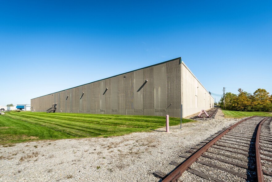 More Photos Of 5850 W 80th St, Indianapolis Unknown For Lease