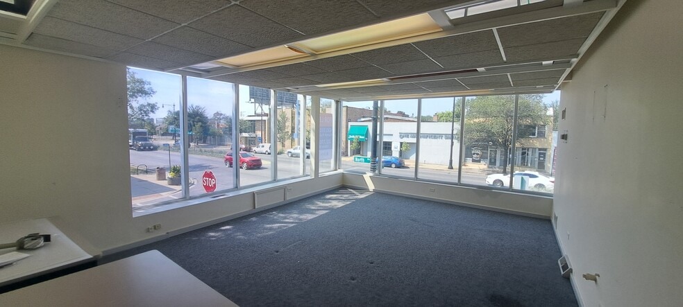 More Photos Of 6957 W North Ave, Oak Park Office For Sale