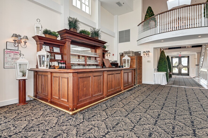 More Photos Of 56-58 S Bay Ave, Eastport Restaurant For Sale