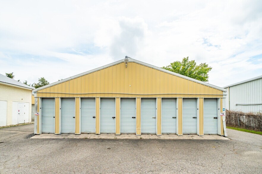 More Photos Of 1719 Signal Point Rd, Charleston Self Storage For Sale