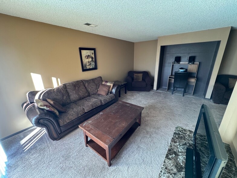 More Photos Of 1256 SW Fillmore St, Topeka Apartments For Sale