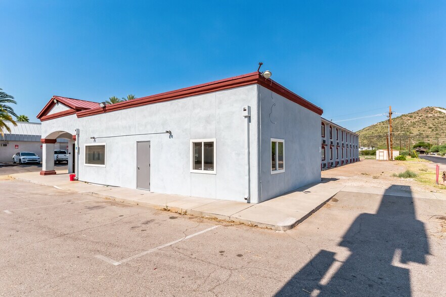 More Photos Of 1000 S Freeway, Tucson Rehabilitation Center For Lease