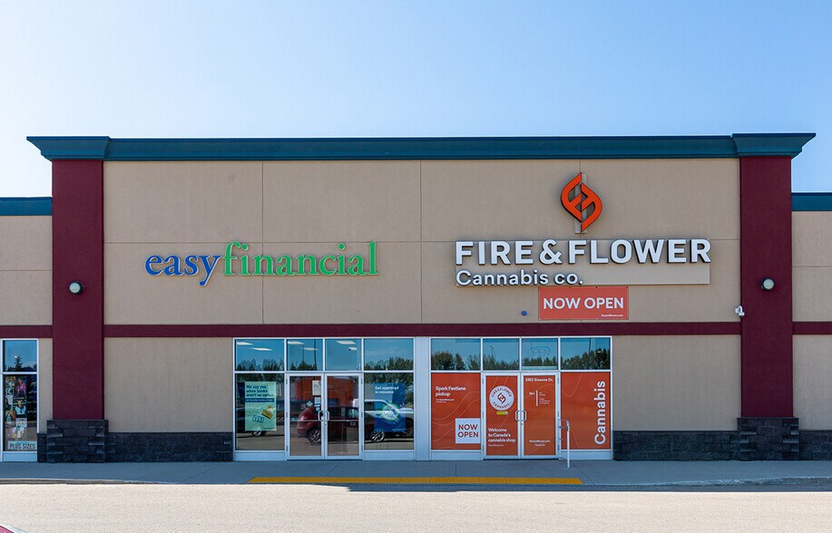 More Photos Of 2450 Saskatchewan Av W, Portage La Prairie Storefront For Lease