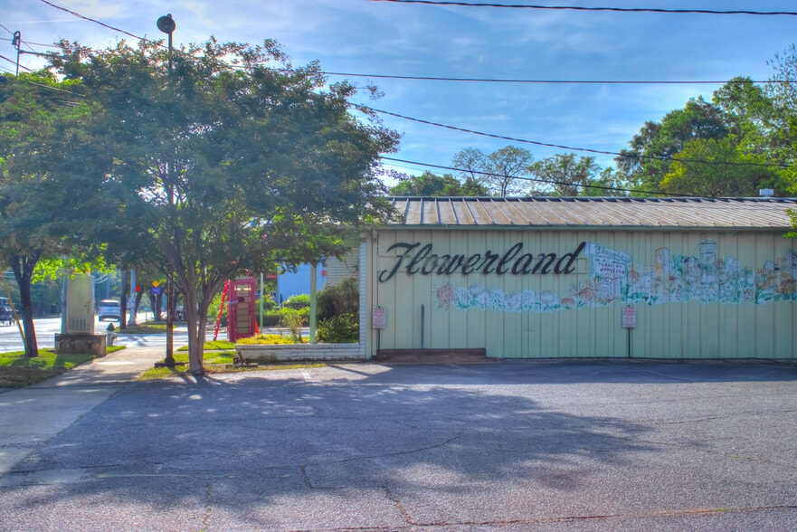 More Photos Of 823 Prince Ave, Athens Freestanding For Sale