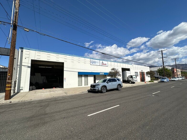 More Photos Of 2901-2905 Winona Ave, Burbank Manufacturing For Lease