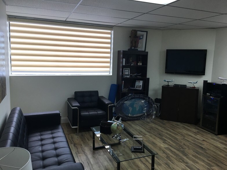 More Photos Of 7311-7323 NW 12th St, Miami Light Distribution For Sale