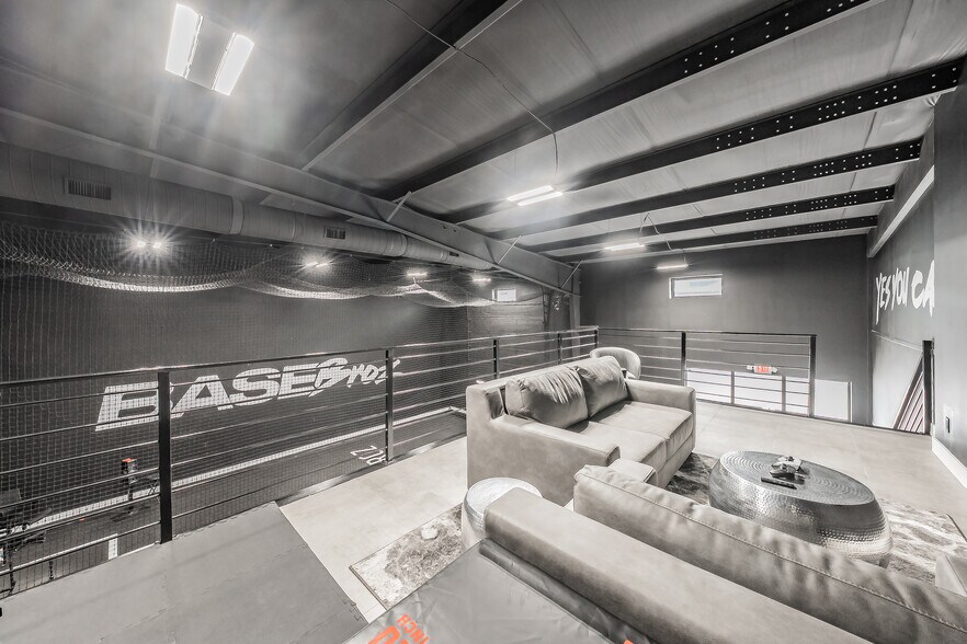 More Photos Of 13053 Harmon Rd, Fort Worth Warehouse For Sale