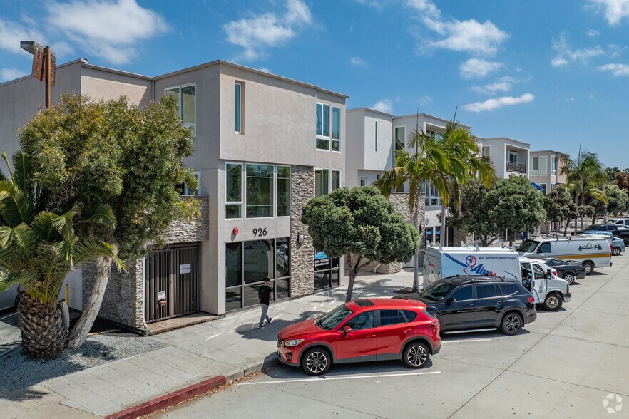 Primary Photo Of 928-950 Hornblend St, San Diego Office For Sale