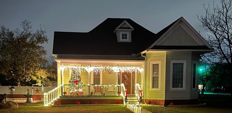 More Photos Of 309 N Lexington St, Manor Medical For Sale