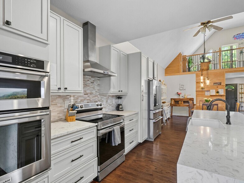 More Photos Of 127 Deer Hill Ln, Weaverville Specialty For Sale