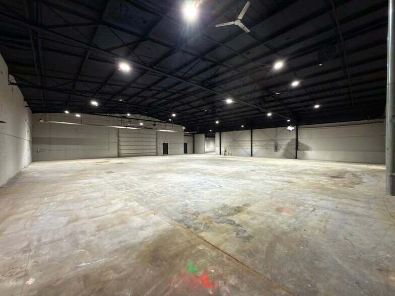 More Photos Of 19300-19400 Allen Rd, Melvindale Manufacturing For Lease