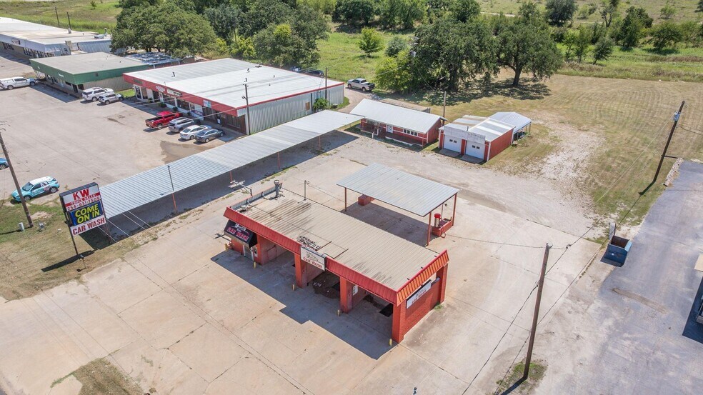More Photos Of 929 E Main St, Eastland Carwash For Sale