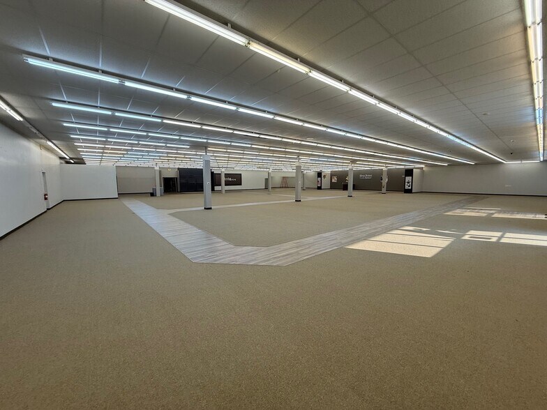 More Photos Of 3600 Main St, Jasper Storefront For Lease