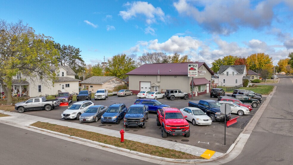 More Photos Of 1417 Martin Rd, Bloomer Auto Repair For Sale