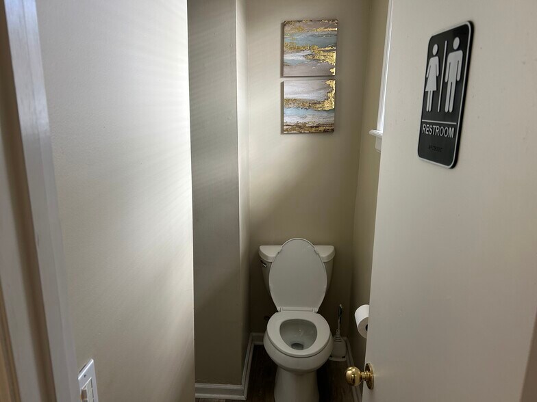 More Photos Of 5130 MacCorkle Ave SE, Charleston Office For Lease